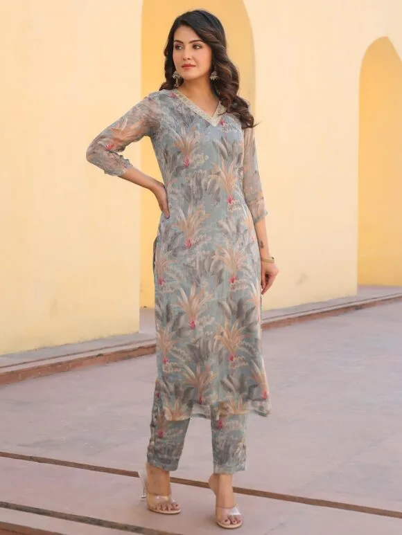 Women's Rayon Blend Straight Printed Kurta with Pant - Image 4