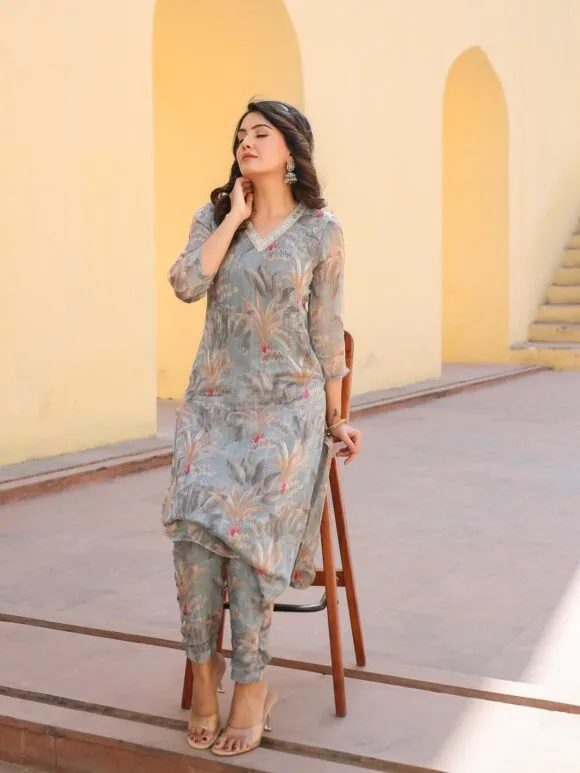 Women's Rayon Blend Straight Printed Kurta with Pant - Image 7