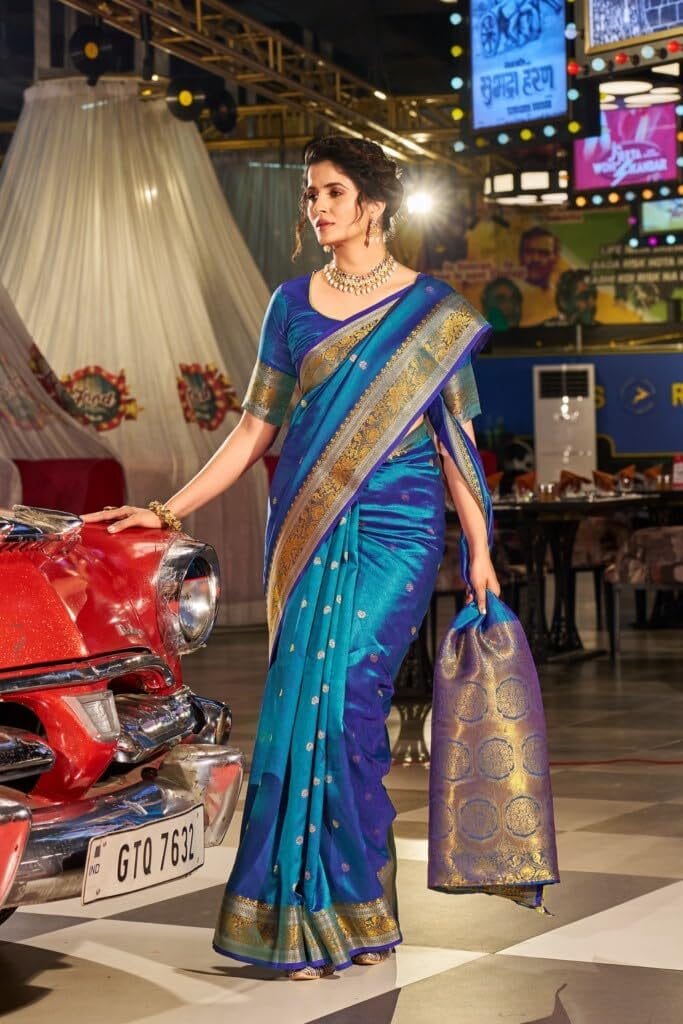Kanjivaram Silk Saree with Zari Woven Saree With Blouse Piece - Image 3