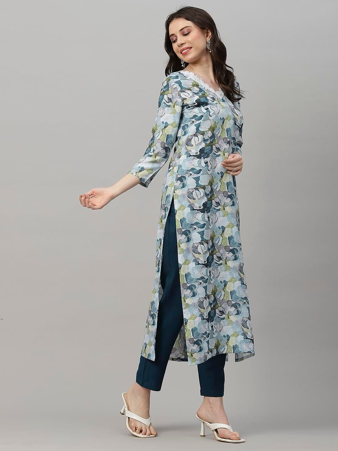 Women's Cotton Blend Straight Printed Kurta with Pant - Image 4