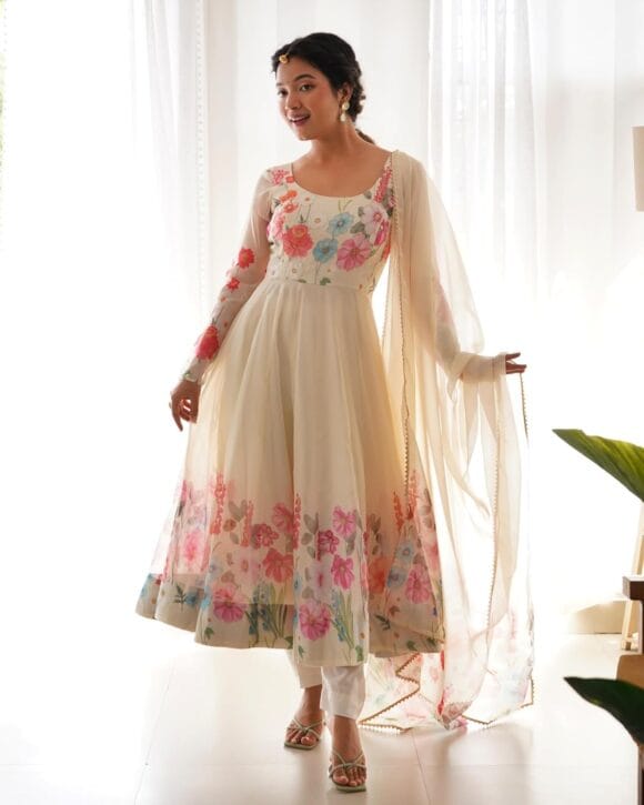 MUTILA Design a new flower print ehtnic wear pair for women ready to wear