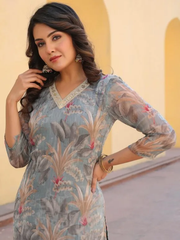 Women's Rayon Blend Straight Printed Kurta with Pant - Image 5