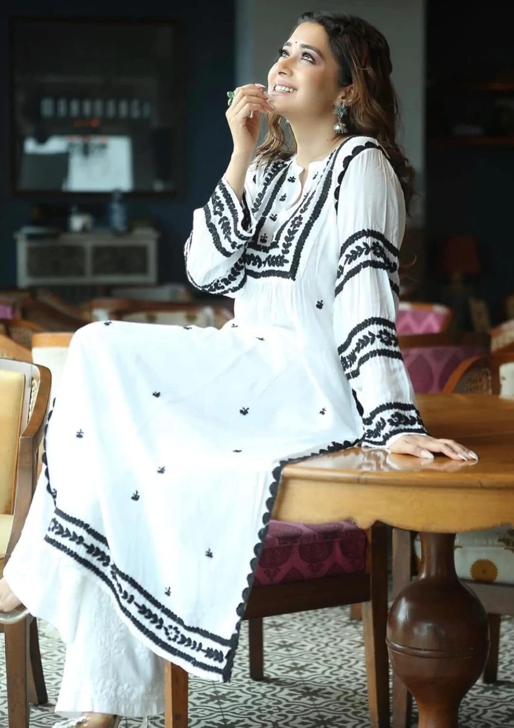 Women's Viscose Cotton Straight Chikankari Embroidered Kurta - Image 5