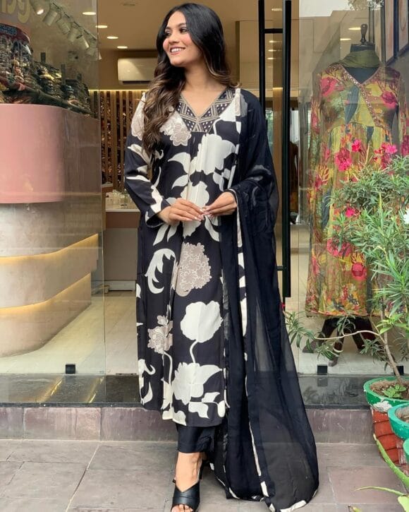 Women Rayon Regular Kurta with Pant & Dupatta - Image 2