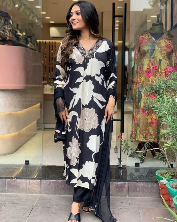 Women Rayon Regular Kurta with Pant & Dupatta - Image 4